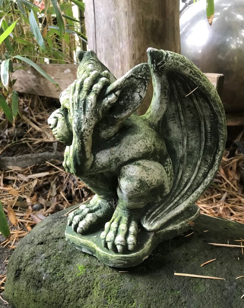 Gargoyle nachdenklich