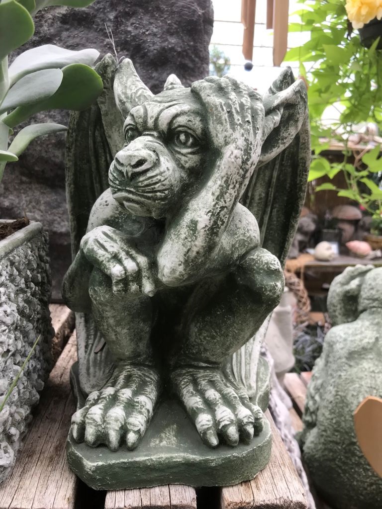 Gargoyle nachdenklich